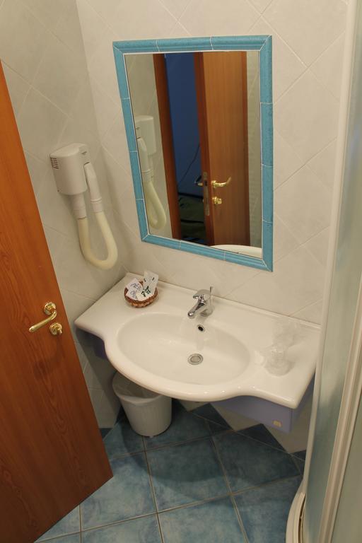 Hotel Esperia Cattolica Phòng bức ảnh