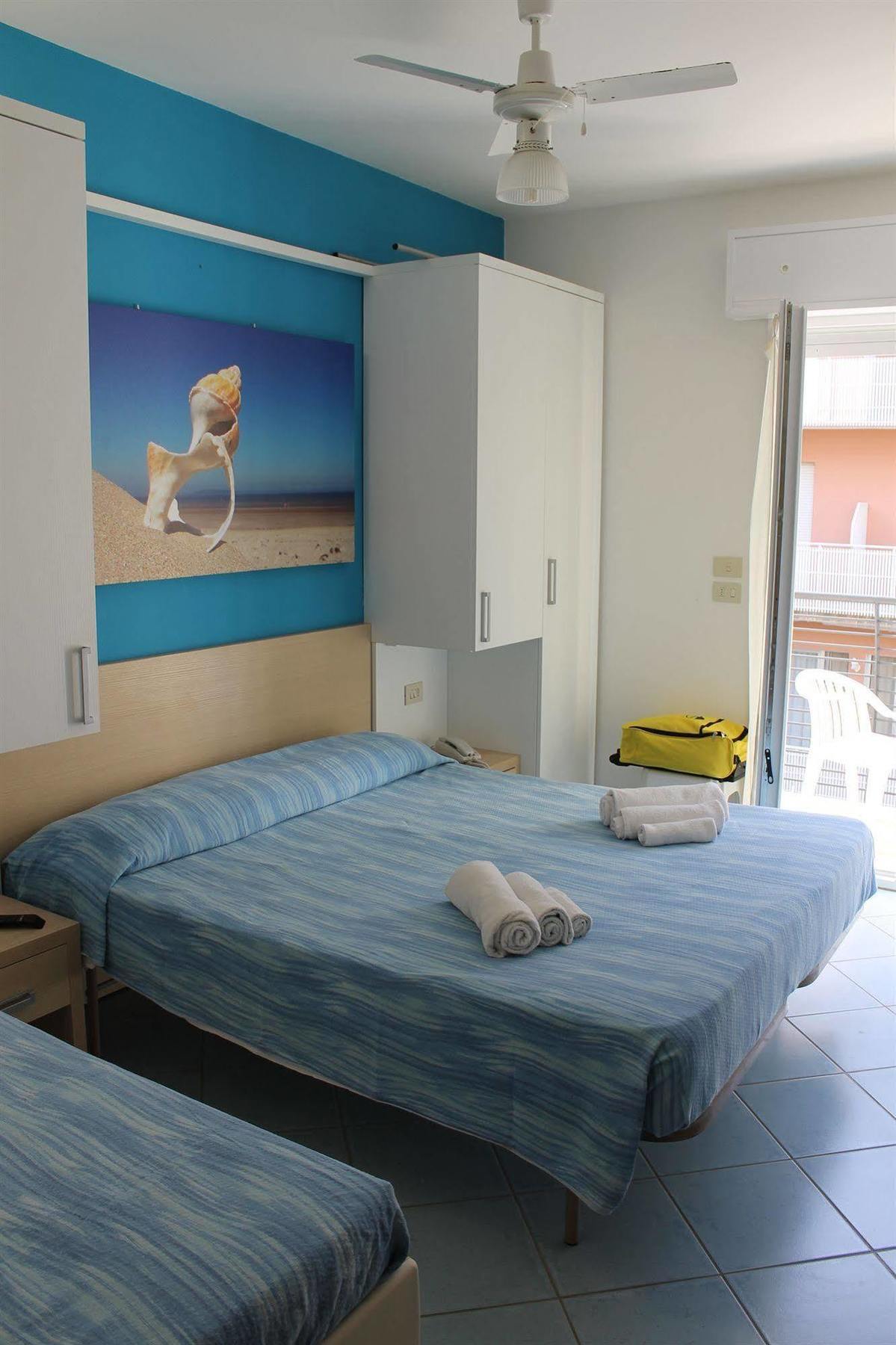 Hotel Esperia Cattolica Ngoại thất bức ảnh