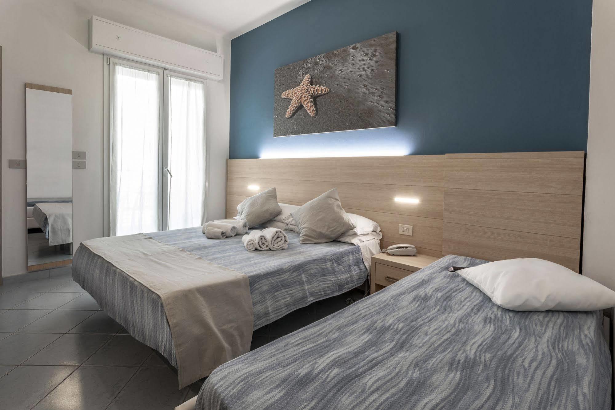 Hotel Esperia Cattolica Ngoại thất bức ảnh