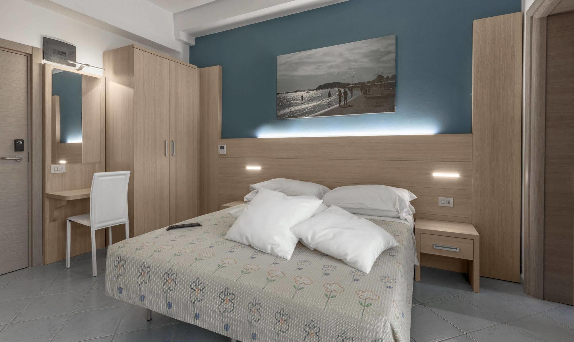 Hotel Esperia Cattolica Ngoại thất bức ảnh